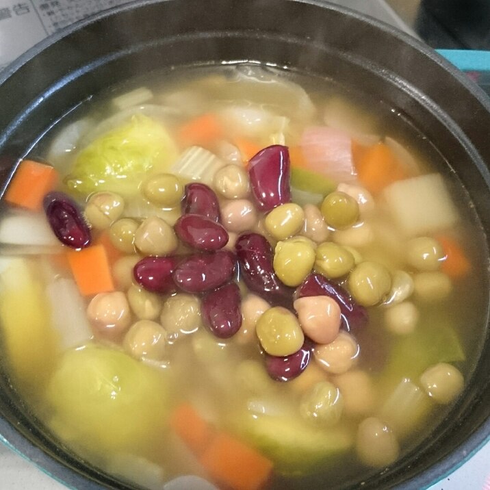ストウブDe〜芽キャベツ＆MIXビーンズのスープ